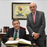 García-Page se reúne en Tomelloso con el Consejo Rector de la Cooperativa Virgen de las Viñas