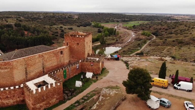 Espectacular vuelo sobre el pantano de Peñarroya
