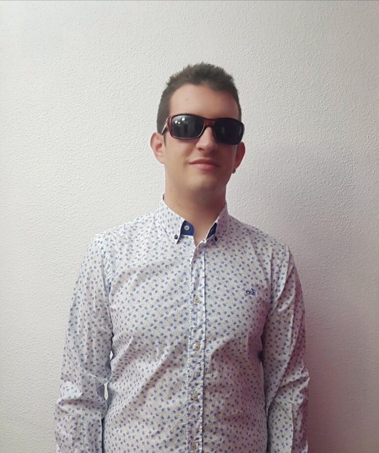 Un candidato invidente a la alcaldía de un pueblo de Castilla-La Mancha: «No hace falta ver para gobernar»