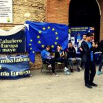 Alumnos del IES Eladio Cabañero dan a conocer la importancia de Europa a los vecinos de Tomelloso
