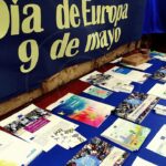 Alumnos del IES Eladio Cabañero dan a conocer la importancia de Europa a los vecinos de Tomelloso