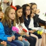 Cerca de 200 alumnos de todos los colegios de Tomelloso participan en la Ofrenda Floral a la Virgen de las Viñas