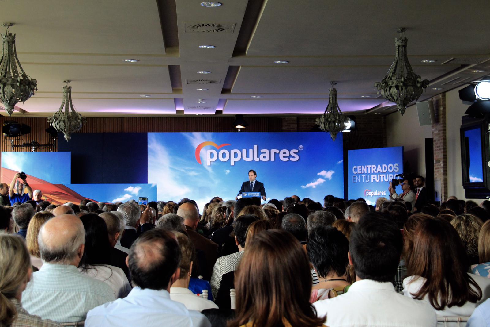 Núñez presenta un programa con 500 medidas inspiradas en 300 entidades