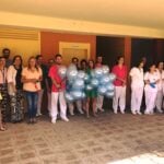 Un manifiesto y globos azules para celebrar la Toma de Conciencia del Abuso y Maltrato en la Vejez en Tomelloso