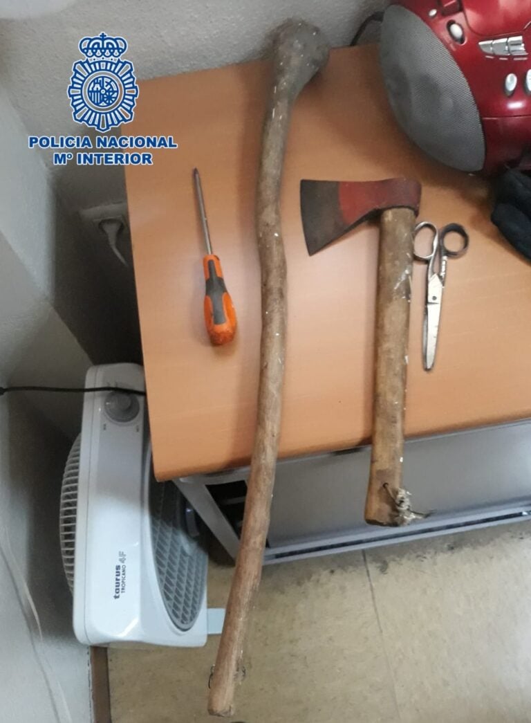 Detenido por intentar agredir a su madre con un hacha en Puertollano y lesionar a varios policías