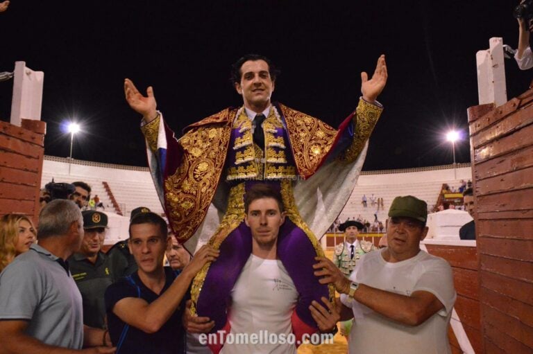 Puerta grande para Antonio Linares en la Feria de Tomelloso