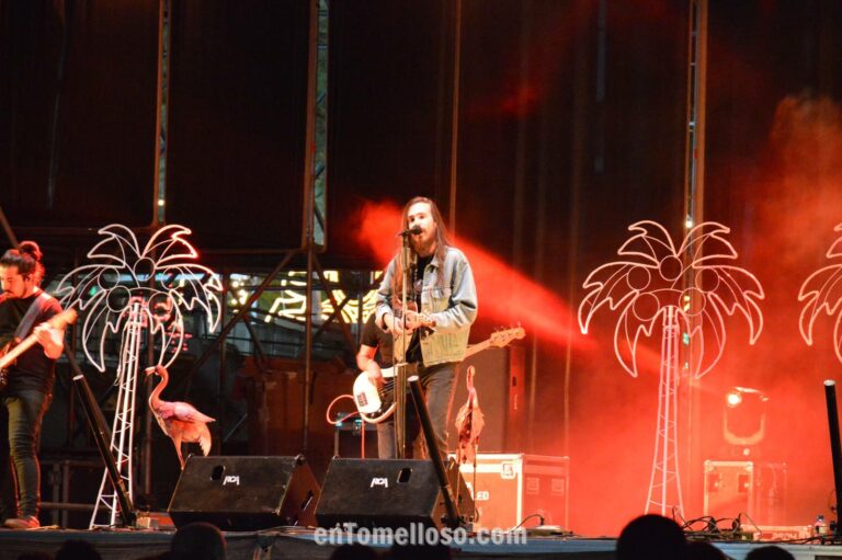 Carlos Sadness pone a bailar a sus incondicionales en Tomelloso