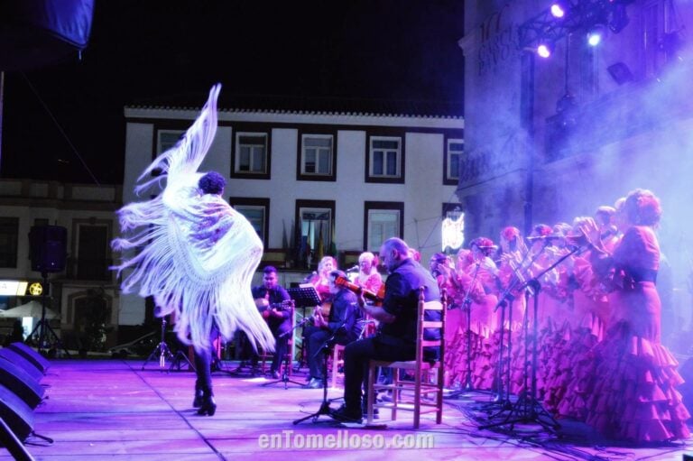 El coro rociero Jesús del Perdón vuelve a la Plaza de España por todo lo alto
