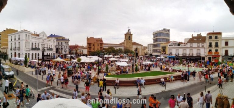 La plaza «abarrotada» en el mercado tradicional de la Feria de Tomelloso