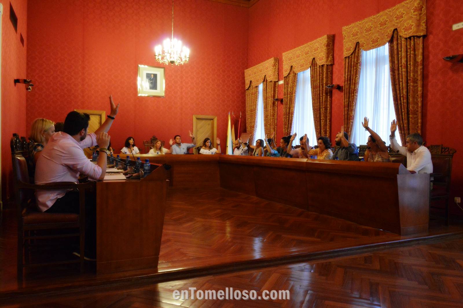 El Pleno de agosto da trámite a la renuncia de Pilar Bonillo como concejal de VOX