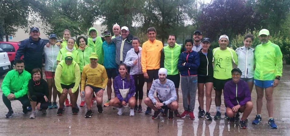 El Atletismo Club Manchathon continúa su preparación para la 10K CorrEnTomelloso a pesar de las lluvias