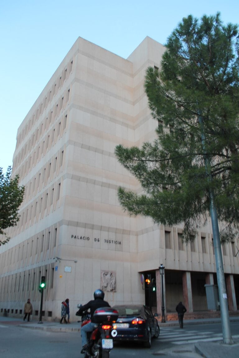 Piden 5 años y medio para un anciano acusado de abusar sexualmente de su nieta de cinco años en Hellín