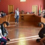 Medio centenar de alumnos del CEIP Miguel de Cervantes visitan el Ayuntamiento de Tomelloso