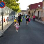 Una marea amarilla de alumnos del CEIP José María del Moral corren "1 Km por la salud y el deporte"