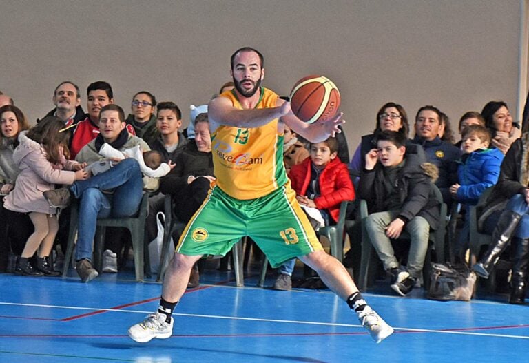 José López de Toro «Chicho» da la victoria al CB Tomelloso con un triple de ensueño