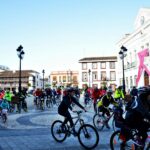 Más de 100 ciclistas pedalean en la ruta cicloturista BTT benéfica de la AECC