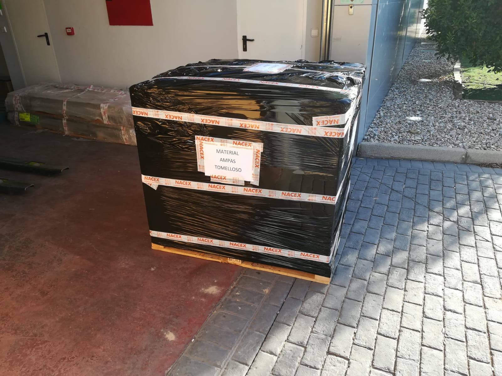 Las AMPAS de Tomelloso reúnen 380 kg de material escolar para los damnificados por la gota fría de Alicante