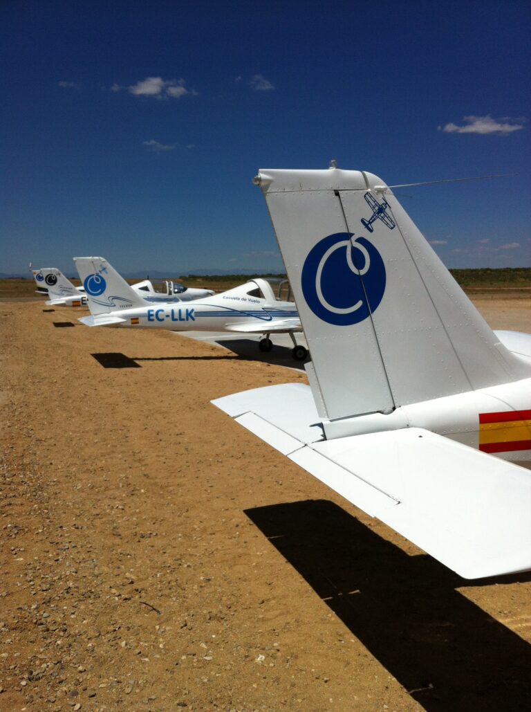 Dos fallecidos tras la caída y posterior incendio de una avioneta en el aeródromo de Casarrubios del Monte
