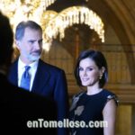 Los reyes, Felipe VI y Letizia, se presentan por sorpresa en el Palace