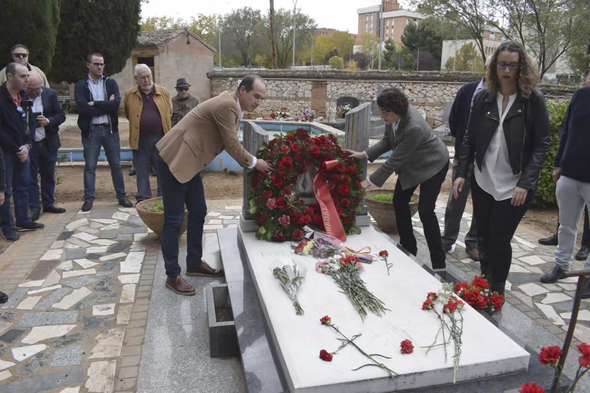 El PSOE de Castilla-La Mancha rinde homenaje a las víctimas del franquismo en el día de Todos los Santos
