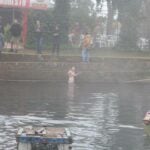 Los vecinos de El Robledo vuelven a darse un baño helado en el río Bullaque