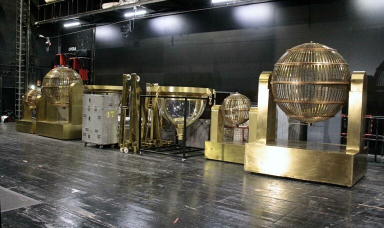 Los bombos del Sorteo Extraordinario de Navidad llegan al Teatro Real