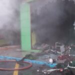 Bomberos del SEPEI trabajan en Villarrobledo en la extinción de un incendio en un bazar asiático