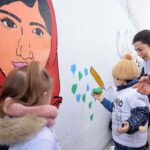 Los centros educativos de Argamasilla de Alba enarbolan la bandera de Malala por el derecho a la educación