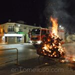 Pocos valientes se atreven a echar la hoguera en San Antón en Tomelloso