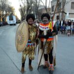 El Gran Desfile de Peñas Locales de Tomelloso llena la avenida Antonio Huertas de color y bailes