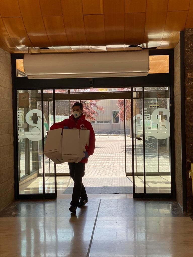 Castilla-La Mancha quiere repartir casa a casa 5 millones de mascarillas