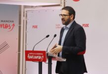 El socialista Gutiérrez denuncia que Núñez divulga bulos usando a la Casa Real