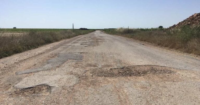 Exigen a Page que arregle el camino del Cirujano antes de que empiece la vendimia