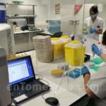 En marcha el nuevo equipo de diagnóstico del coronavirus del Hospital de Tomelloso