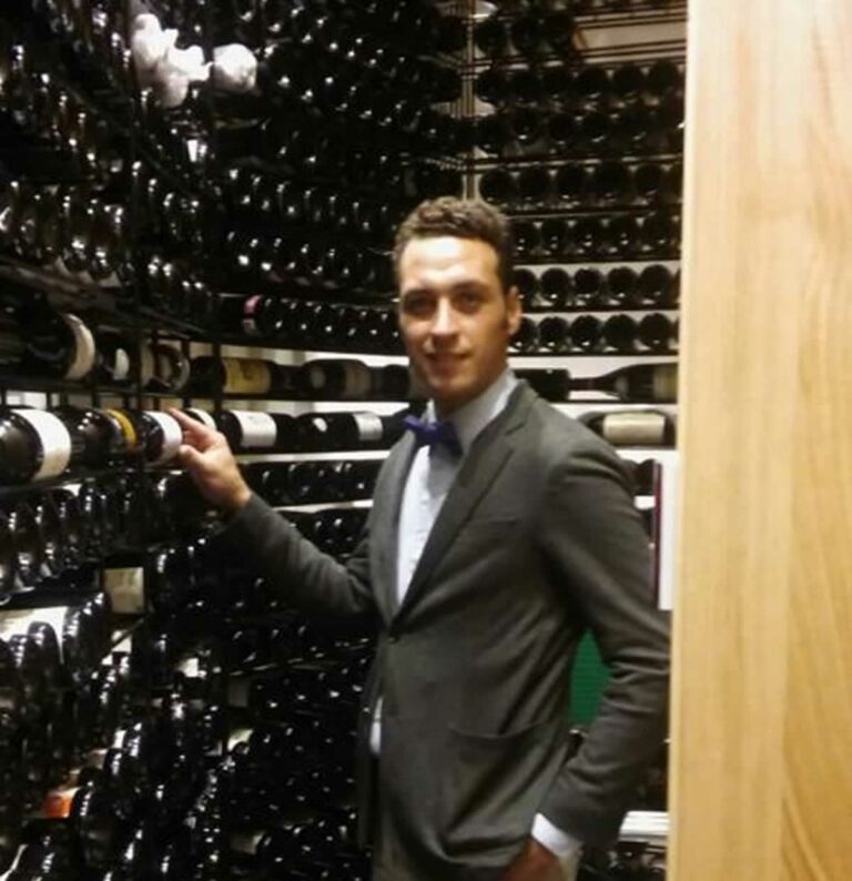 El tomellosero Esteban Morales logra el Premio Joven Sumiller de la DO La Mancha