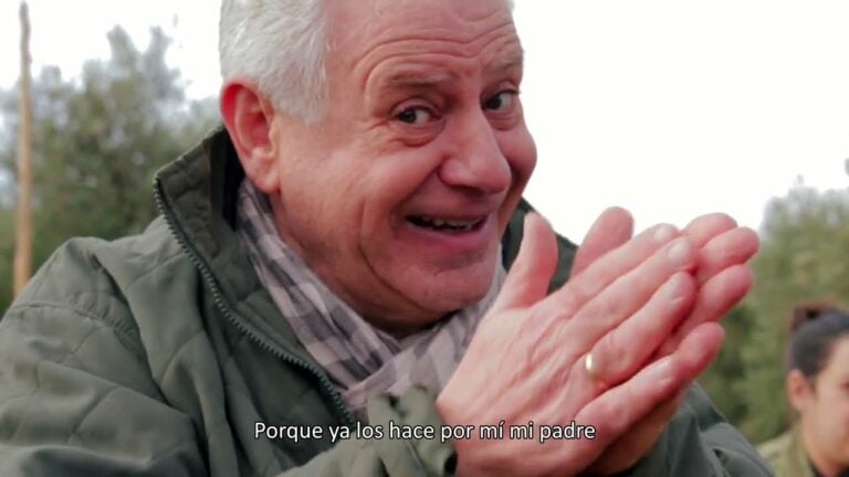El humor y la campaña de la aceituna se unen en «Nos toca ir a varear», la nueva canción de Agustín Durán