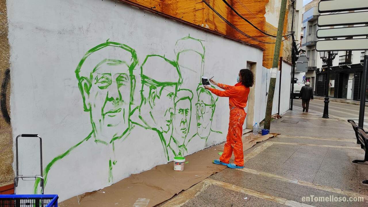 Tomelloso estrena un nuevo mural en pleno centro inspirado en "Gente de boinas"