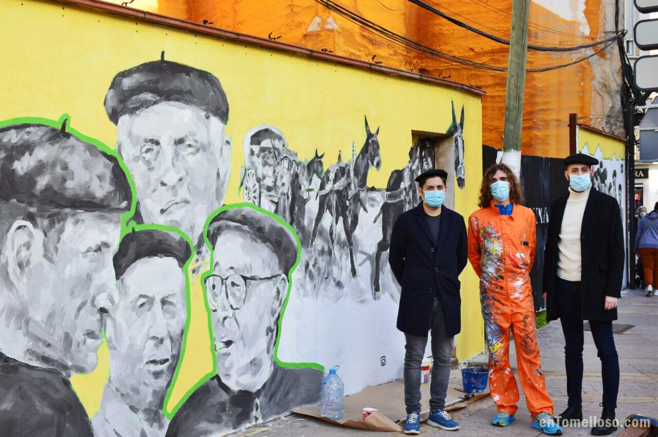 Tomelloso estrena un nuevo mural en pleno centro inspirado en "Gente de boinas"