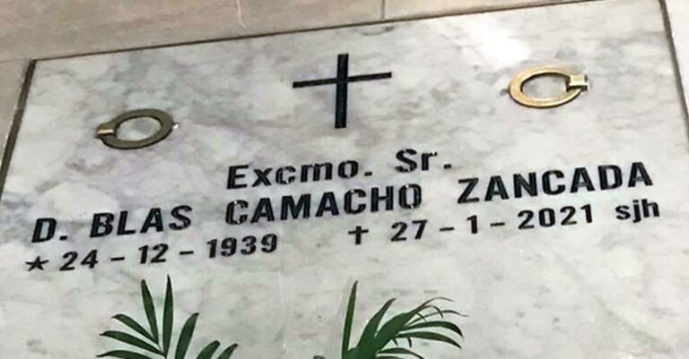El enigmático mensaje de Blas Camacho en su lápida