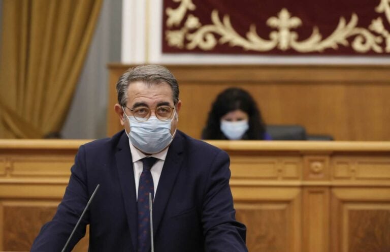 Castilla-La Mancha atrasa el toque de queda hasta las 00:00 y permitirá grupos de 6 personas en interiores