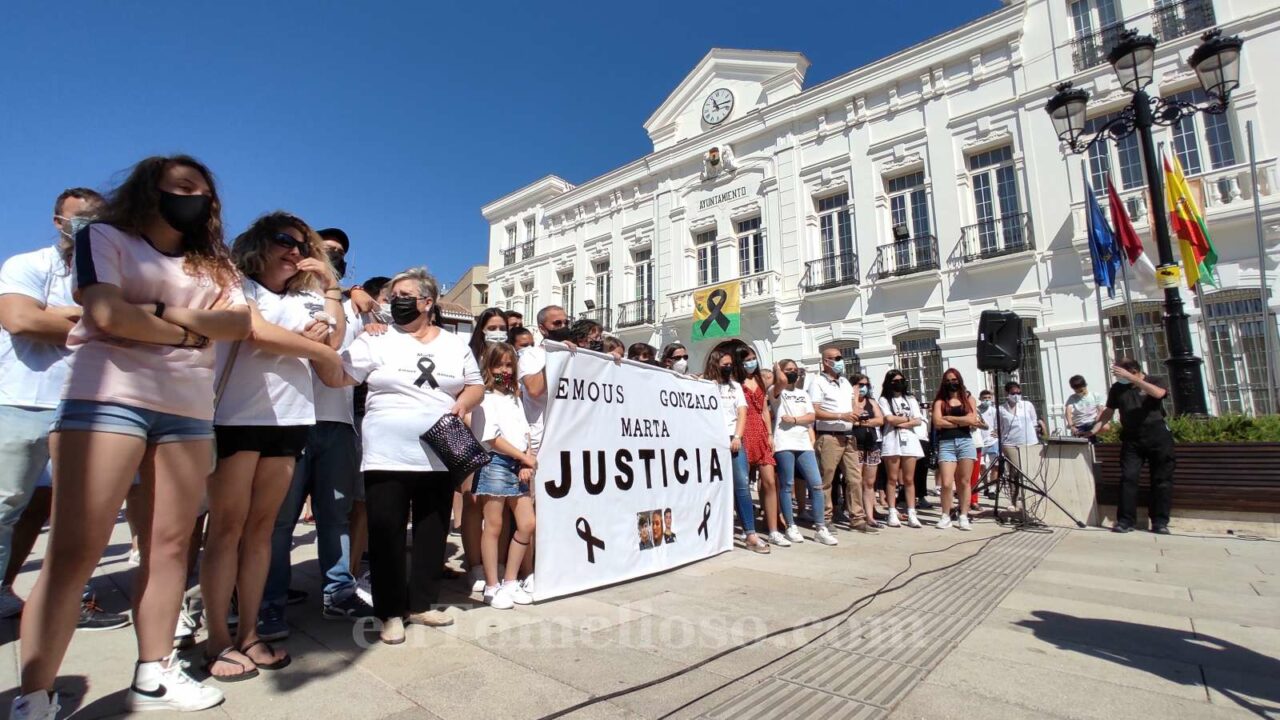 Cientos de personas piden en Tomelloso justicia para Emous, Gonzalo y Marta