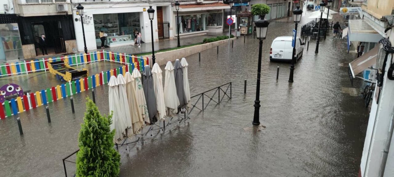 Una gran tormenta azota Tomelloso provocando la inundación de calles, cocheras, negocios y viviendas
