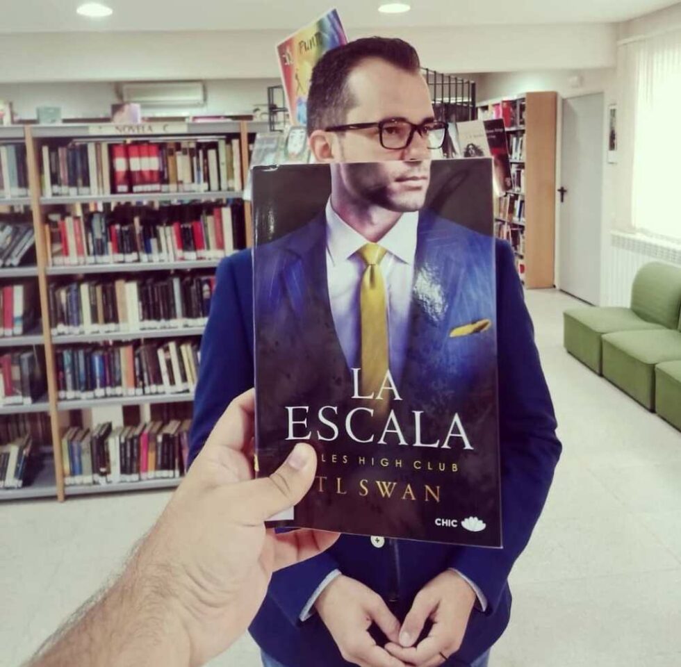 La biblioteca de Tomelloso crea originales "bookfaces"