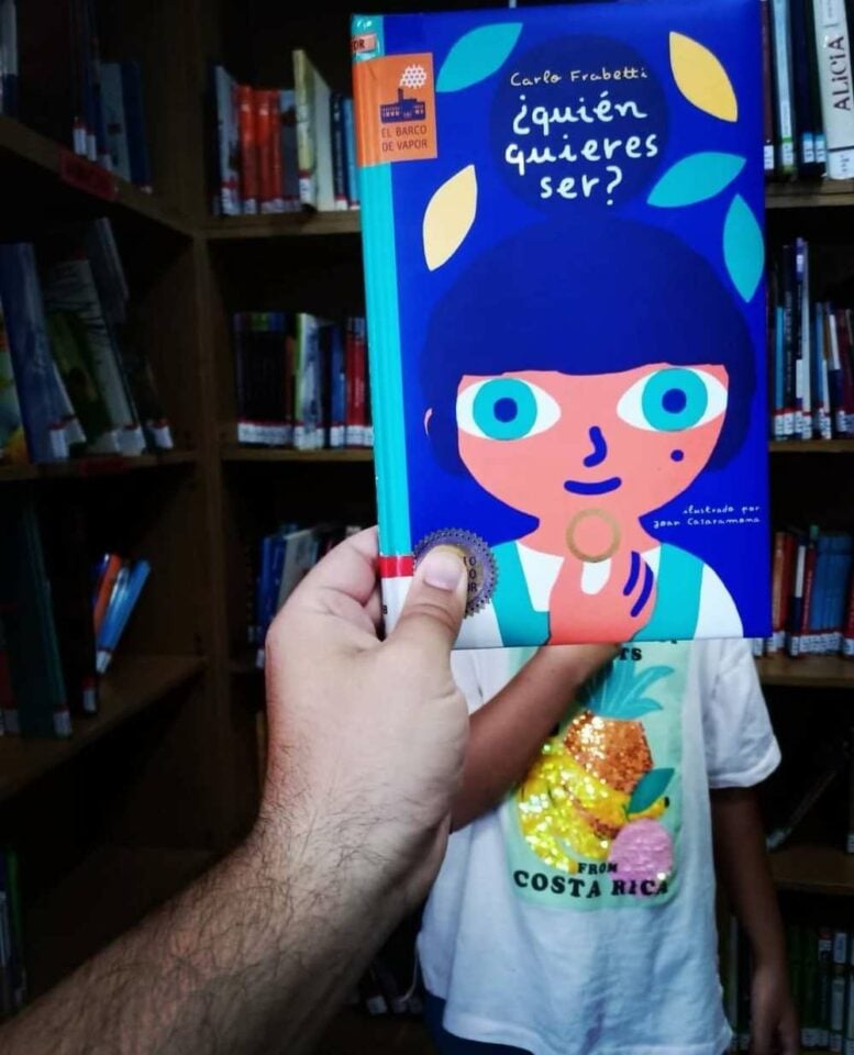 La biblioteca de Tomelloso crea originales "bookfaces"