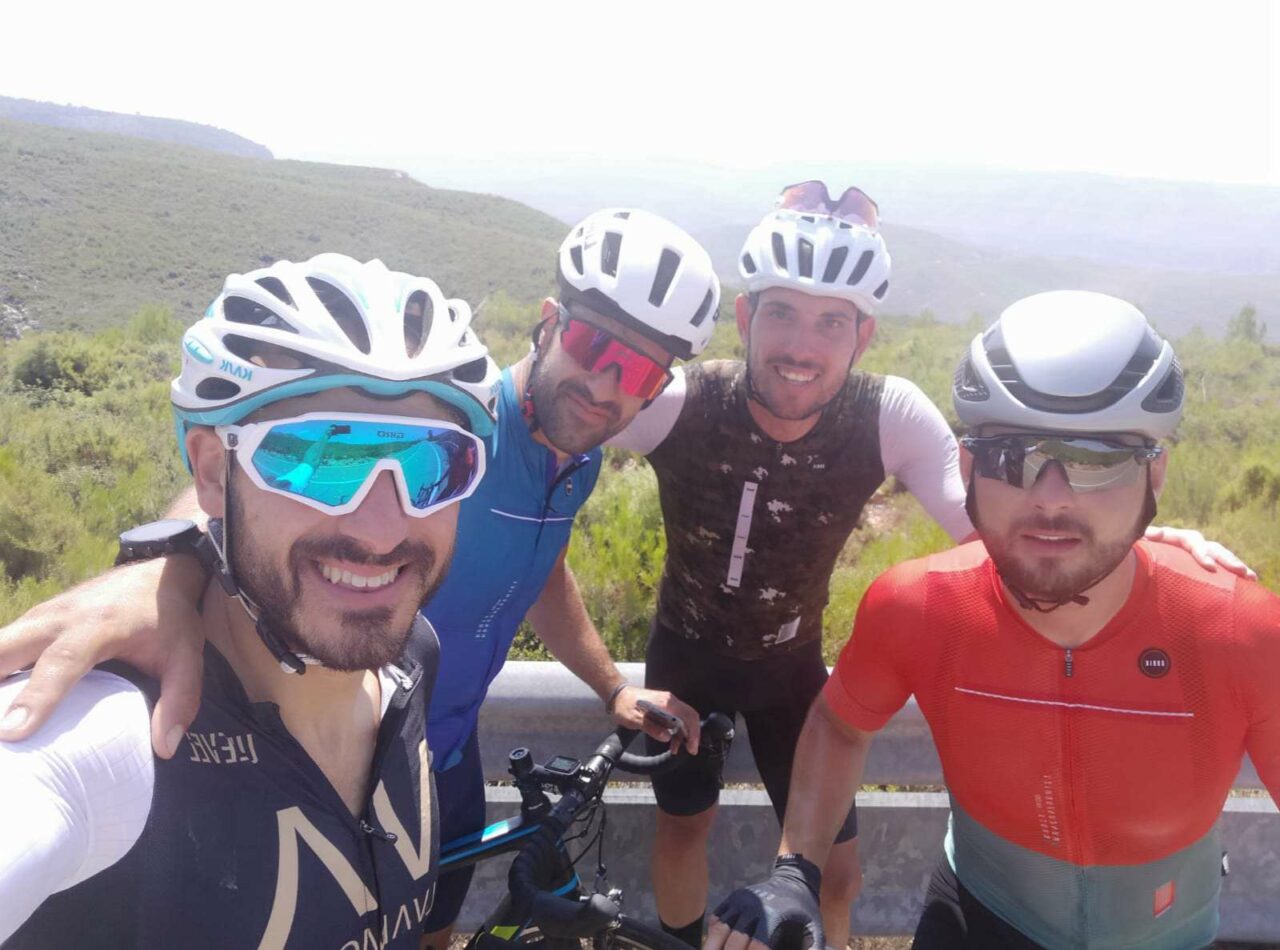 El cansancio no existe para estos ciclistas de Tomelloso que llegaron a Valencia de una tirada