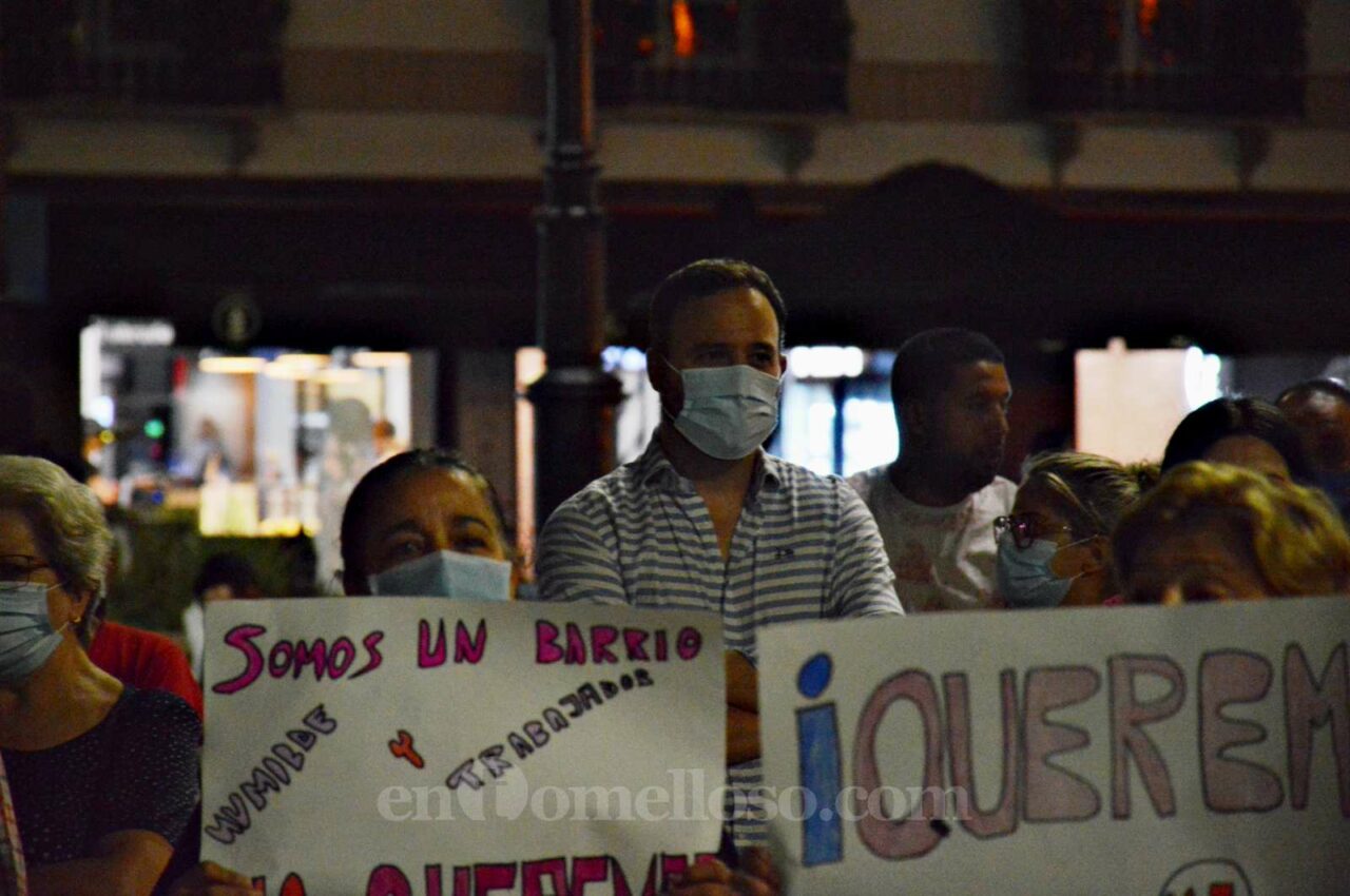 Los vecinos del barrio San Juan de Tomelloso vuelven a sacar su indignación a la calle