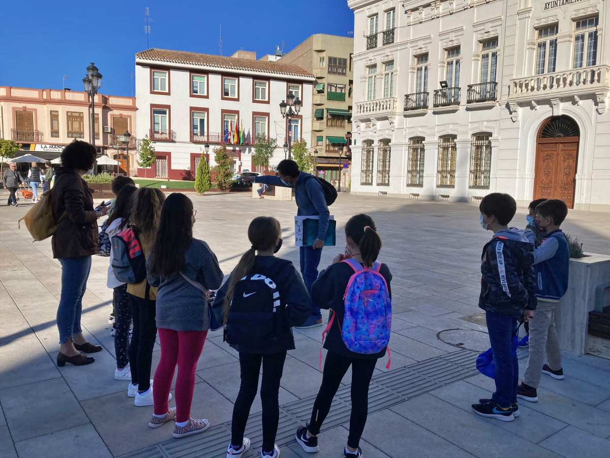 El CEIP San Isidro celebra el Día del Otoño y clausura la visita de sus alumnos a lugares emblemáticos de Tomelloso