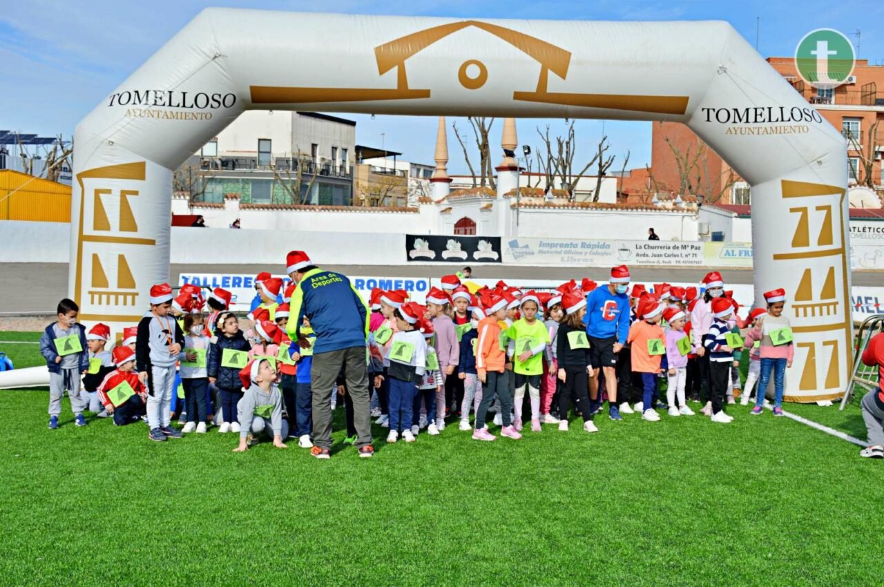 1.200 escolares de Tomelloso en la Carrera de Papá Noel para recaudar fondos para La Palma