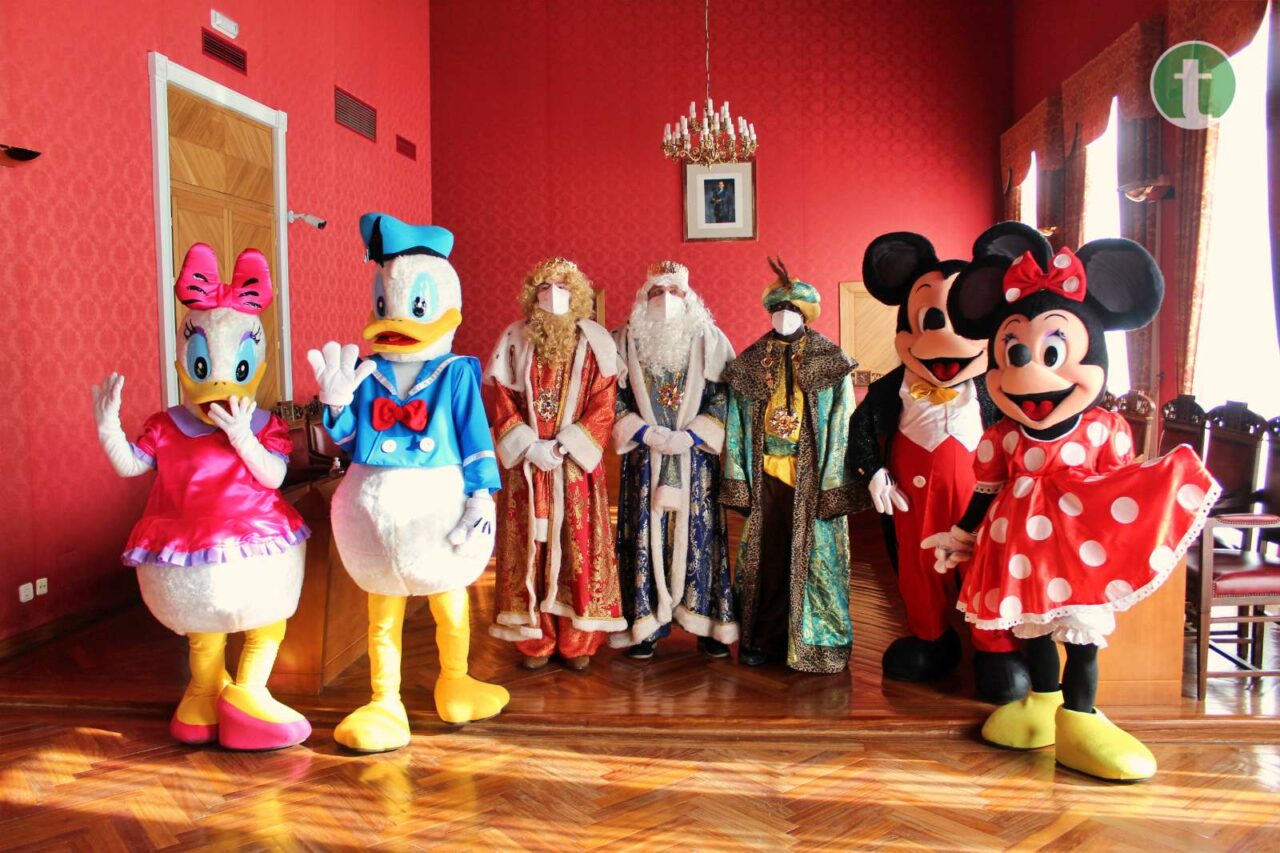 Los Reyes Magos recogen, junto a personajes de Disney, las cartas de los más pequeños de Tomelloso