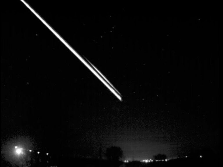 Una lenta bola de fuego cruza el cielo nocturno de España, y pasa por Castilla-La Mancha